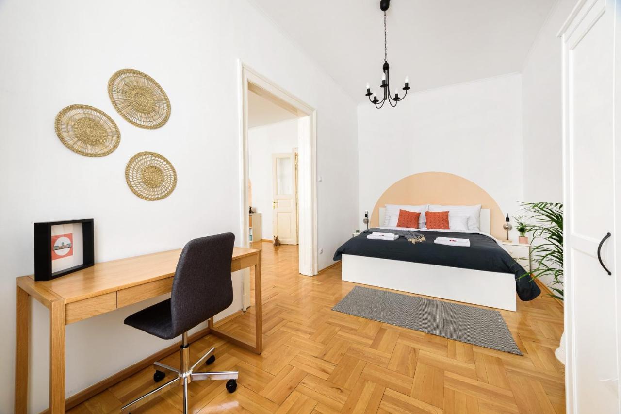 Spacious & Serene Downtown Home With Free Parking Budapest Eksteriør billede