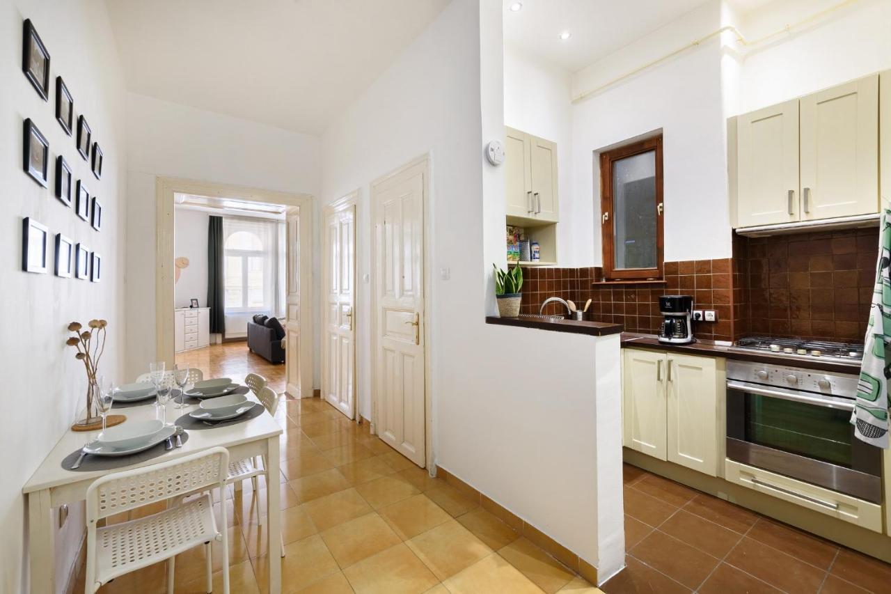 Spacious & Serene Downtown Home With Free Parking Budapest Eksteriør billede