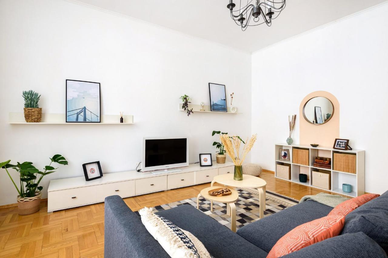 Spacious & Serene Downtown Home With Free Parking Budapest Eksteriør billede