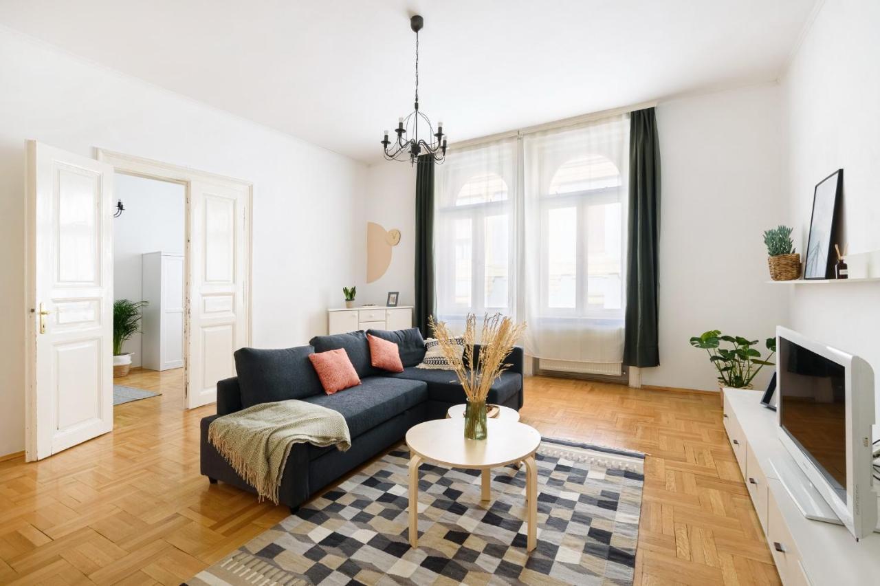 Spacious & Serene Downtown Home With Free Parking Budapest Eksteriør billede